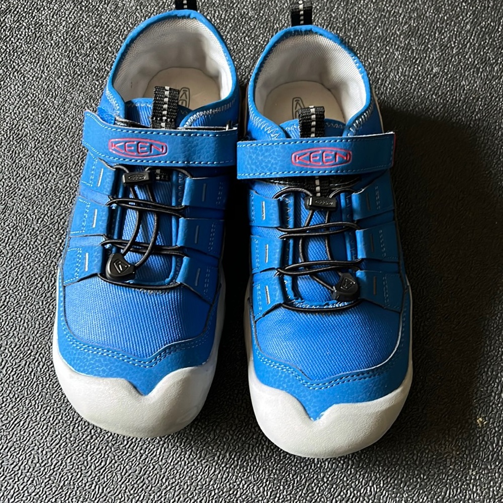 Keen shoes size 4